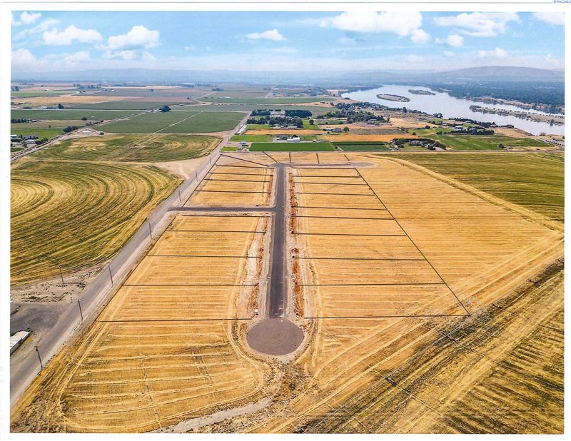 105 Taylor Ln Lot 9, Pasco, WA 99301