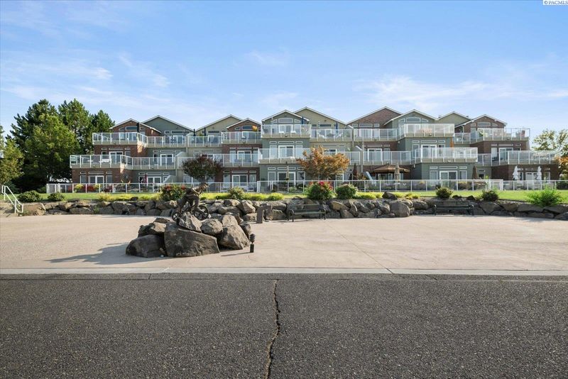 386 Columbia Point Dr #202, Richland, WA 99352