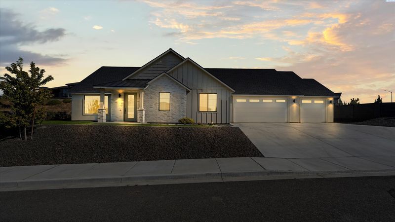 2287 S Alaska St, Kennewick, WA 99338