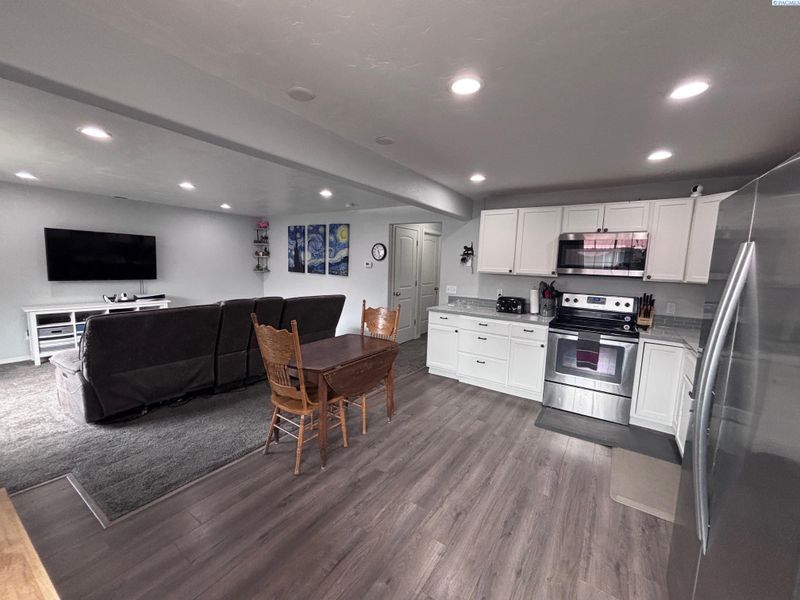 526 S 40th Ave #d 210 #D-210, West Richland, WA 99353