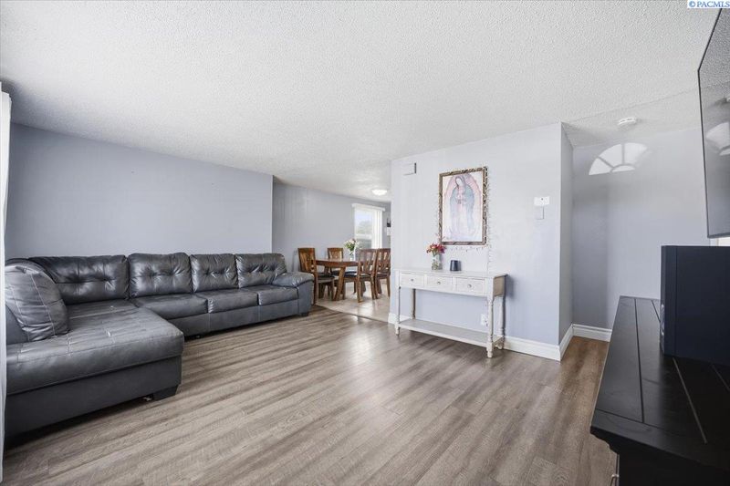 1818 N 11th Ave, Pasco, WA 93301