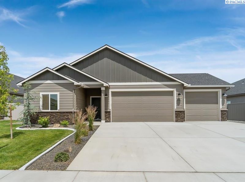 231 Schrute Rd, Prosser, WA 99350
