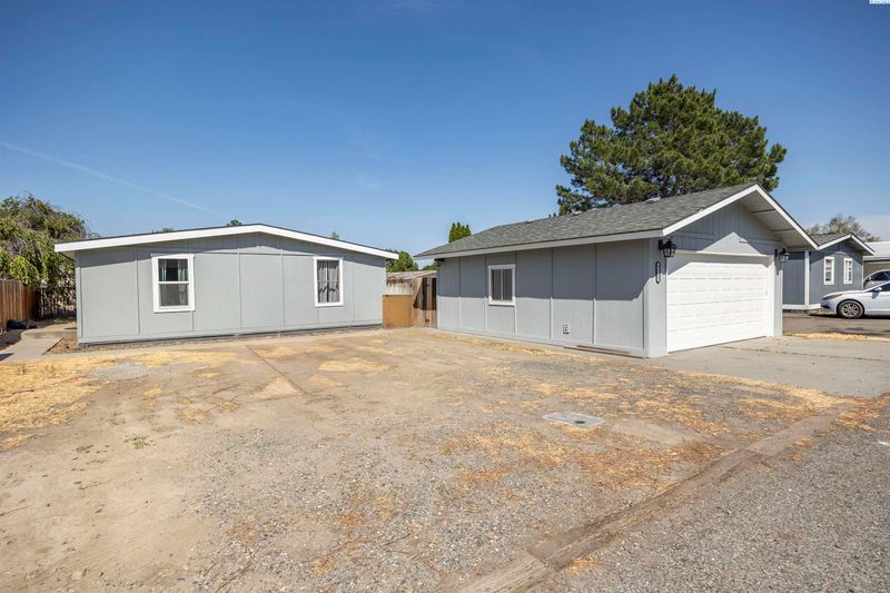 9132 W Yellowstone Ave, Kennewick, WA 99336