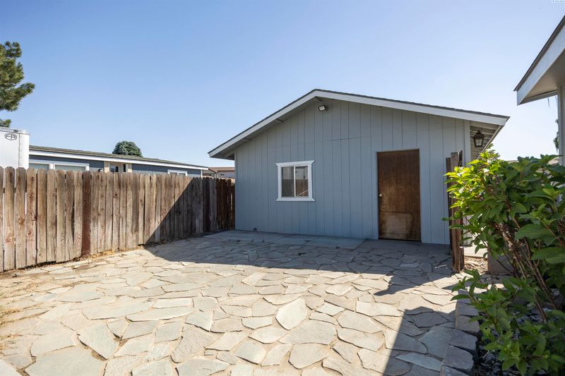 9132 W Yellowstone Ave, Kennewick, WA 99336