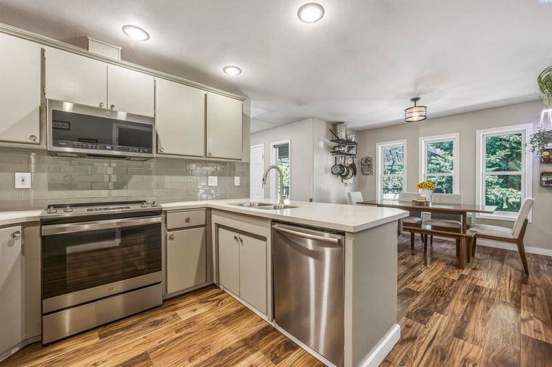 101 S Sherman Pl, Kennewick, WA 99336