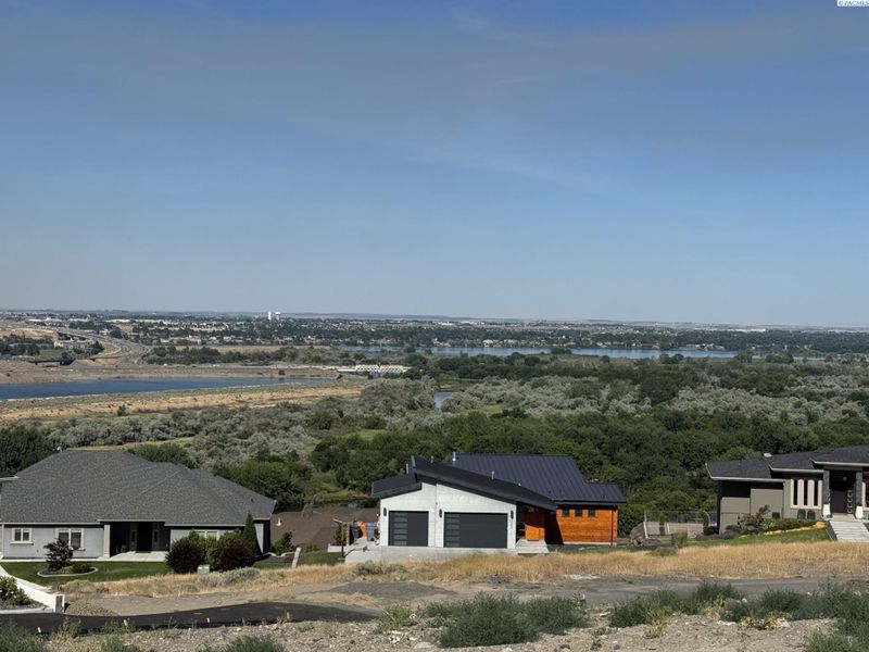 1061 Allenwhite Dr, Richland, WA 99352