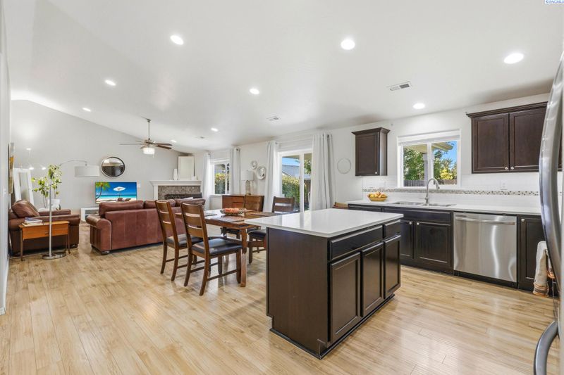 832 W 29th Pl, Kennewick, WA 99337
