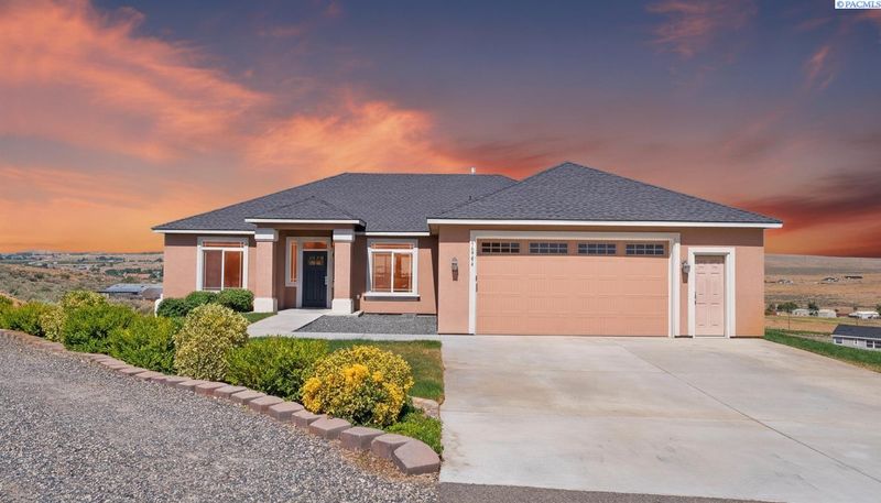 16904 E Love Ln, Benton City, WA 99320