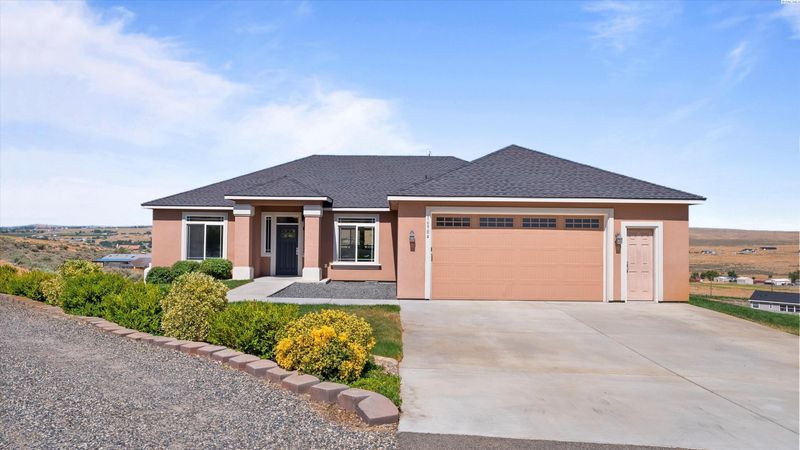 16904 E Love Ln, Benton City, WA 99320