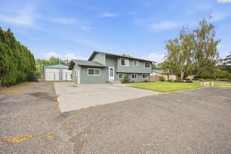 3326 W 23rd Ave, Kennewick, WA 99337