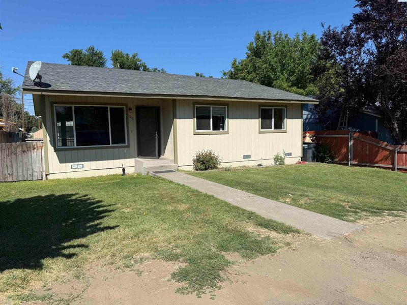 1015 Alice St, Prosser, WA 99350