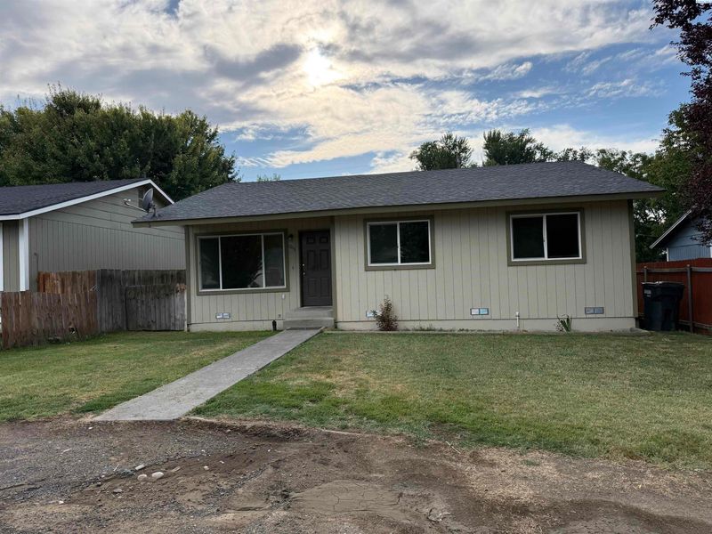 1015 Alice St, Prosser, WA 99350