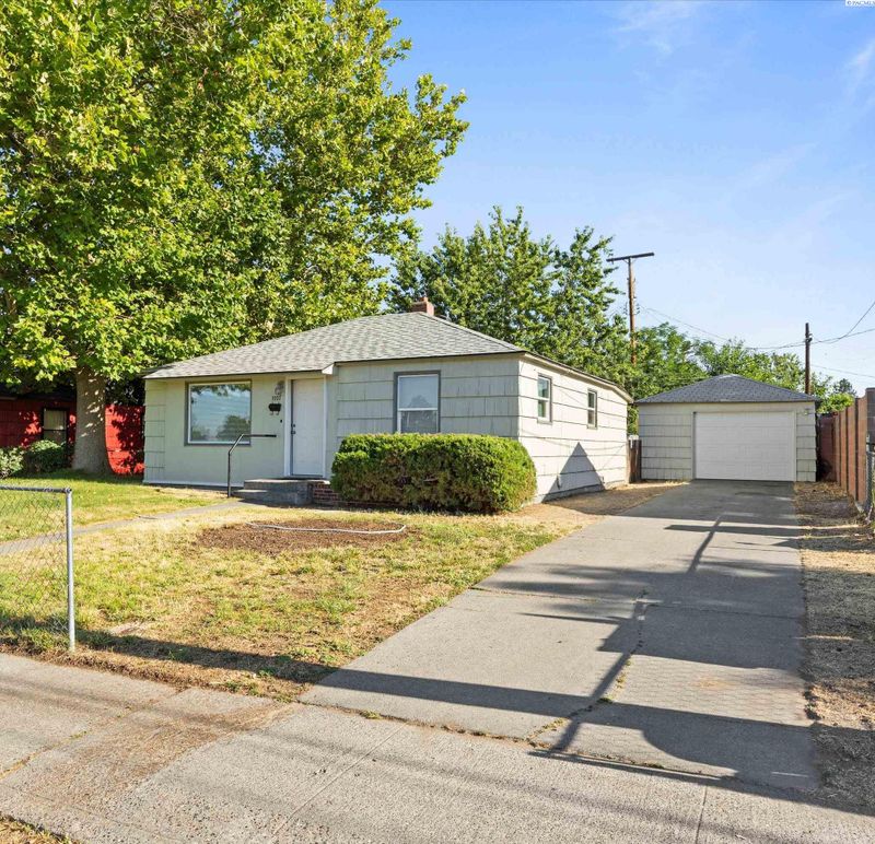 1007 W Pearl St, Pasco, WA 99301