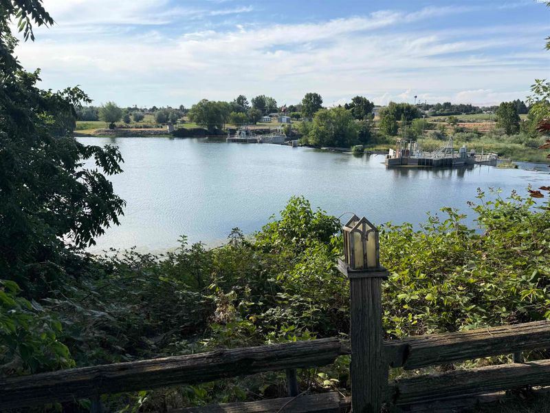 1425 Riverside Dr, Prosser, WA 99350