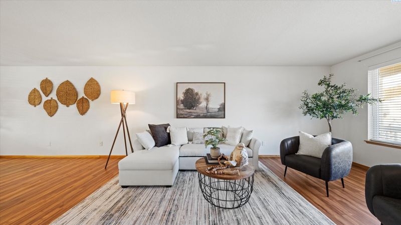 910 S Arthur, Kennewick, WA 99336