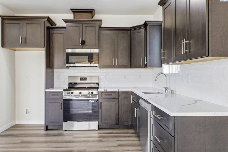 2119 S Elm Pl, Kennewick, WA 99337