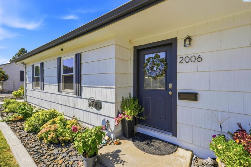 2006 Tinkle St, Richland, WA 99354