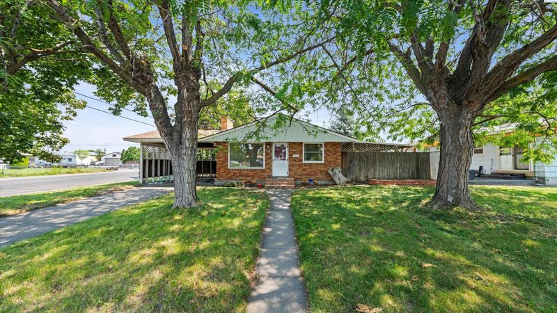 1735 N 18th Dr, Pasco, WA 99301