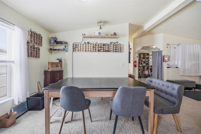 80 Ridgecliff Dr, Richland, WA 99352