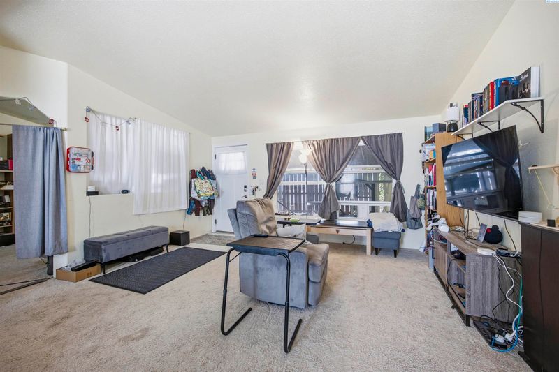 80 Ridgecliff Dr, Richland, WA 99352