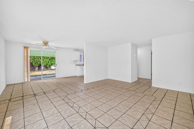 1808 N 20th Ave, Pasco, WA 99301