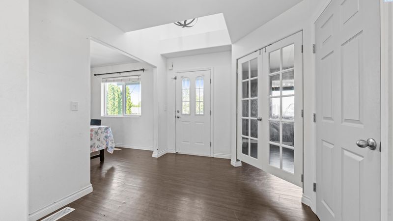 1542 NE 12th St, Benton City, WA 99320