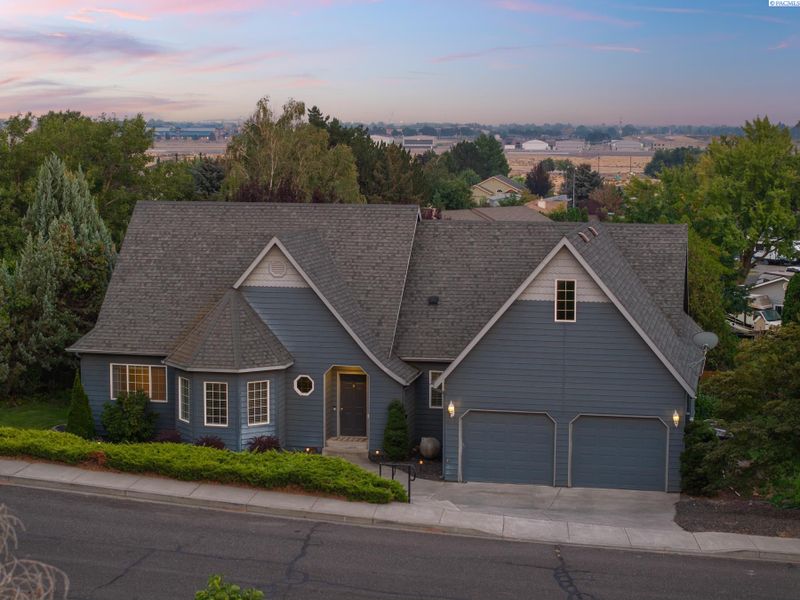 4010 Meadow Beauty Dr, Pasco, WA 99301