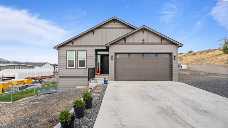 1525 Della Ave, Benton City, WA 99320