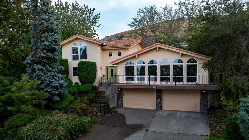 213 Hillview Dr, Richland, WA 99352