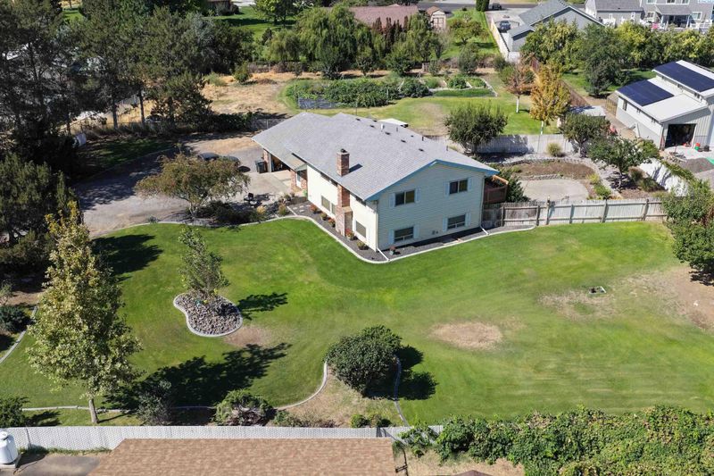 44302 E Alderbrook Ct, West Richland, WA 99353