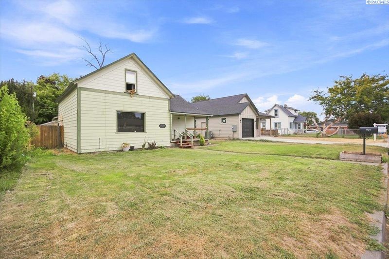 1424 Grant Ave, Prosser, WA 99350