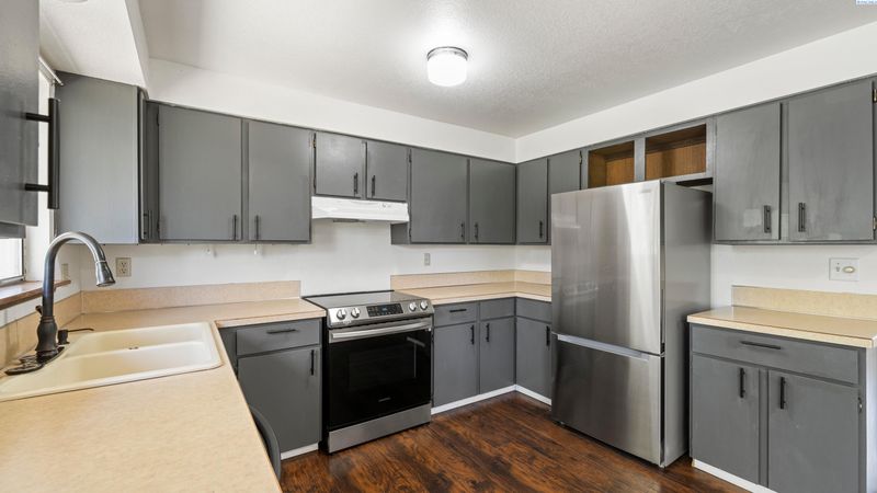 2402 W 16th Ave, Kennewick, WA 99337