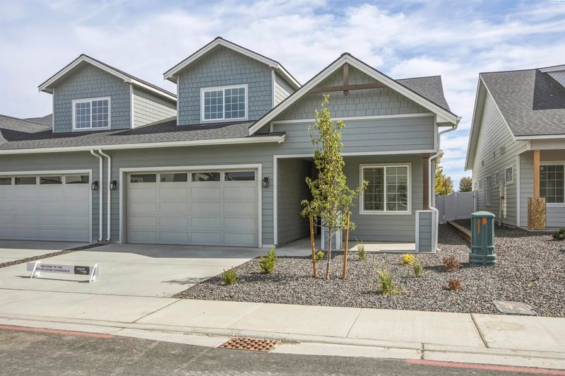 4586 Brook Ct, West Richland, WA 99353