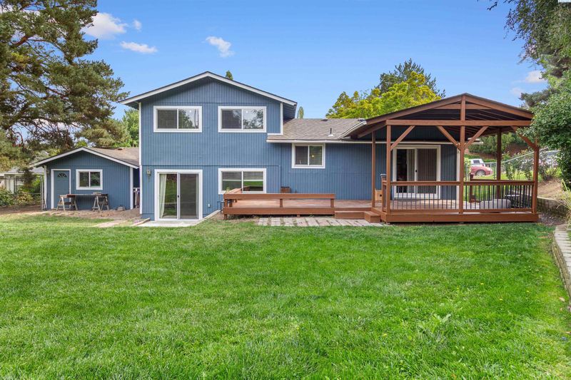 2017 Sheridan Pl, Richland, WA 99352
