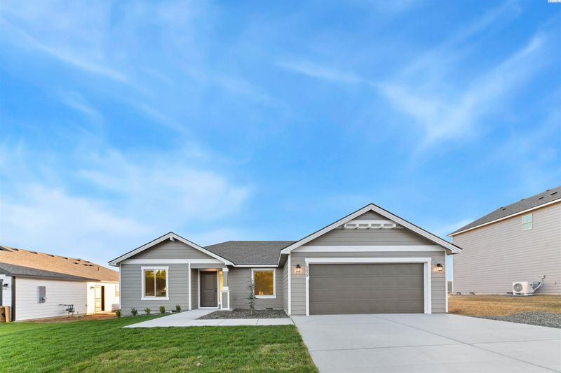 10020 Sunset Trl, Pasco, WA 99301