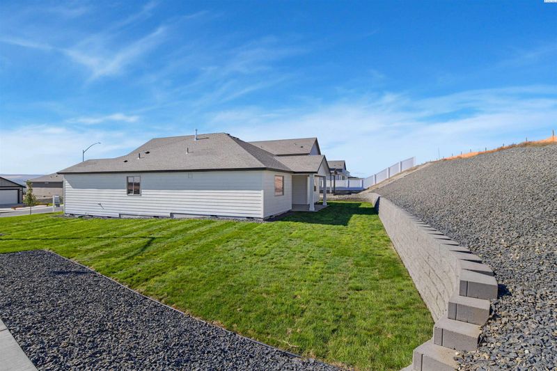 704 Honeylicious St, Richland, WA 99352