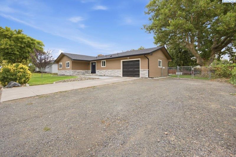 313 N Road 35, Pasco, WA 99301