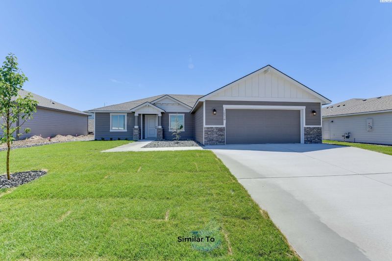10216 Redbud Dr, Pasco, WA 99301