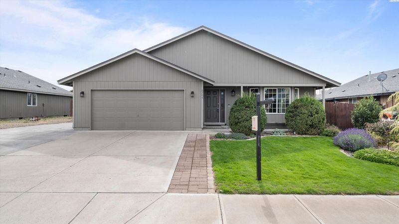 6704 Comiskey Dr, Pasco, WA 99301