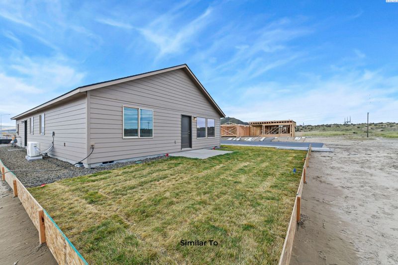 751 Honeylicious St, Richland, WA 99352