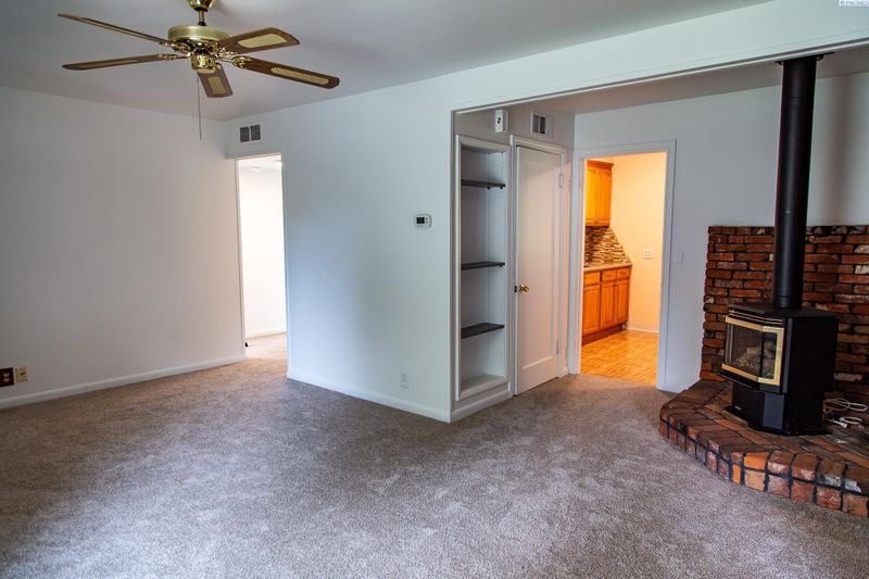 38 S Waverly St, Kennewick, WA 99336
