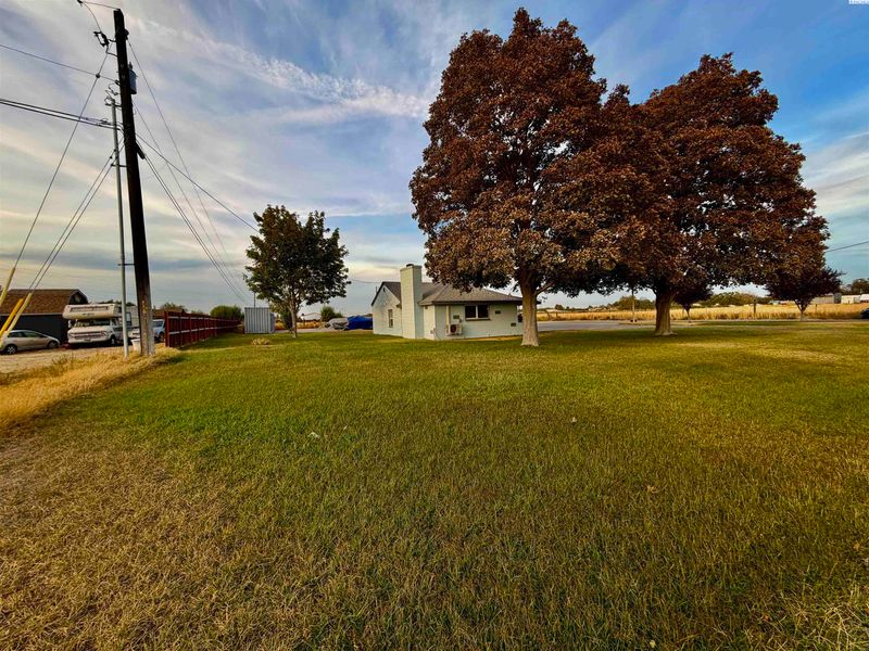 206504 E Bryson Brown Rd, Kennewick, WA 99337