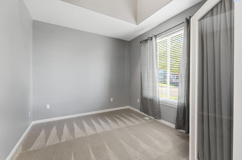 2007 S Tweedt St, Kennewick, WA 99336