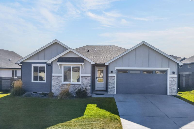 8383 Lennox St, West Richland, WA 99353