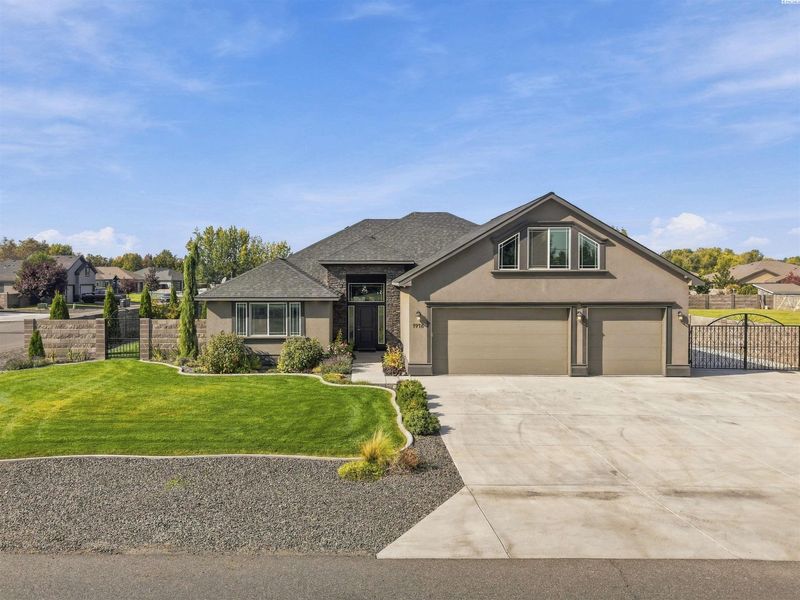 1916 Road 72, Pasco, WA 99301