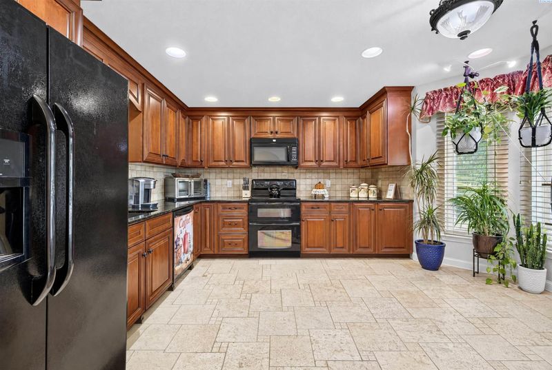 4316 W 8th Ave, Kennewick, WA 99336
