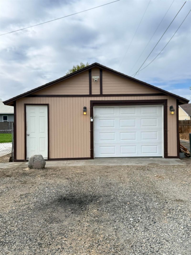 124 Ash St, Burbank, WA 99323