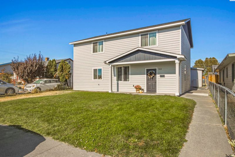 915 W Opal St, Pasco, WA 99301