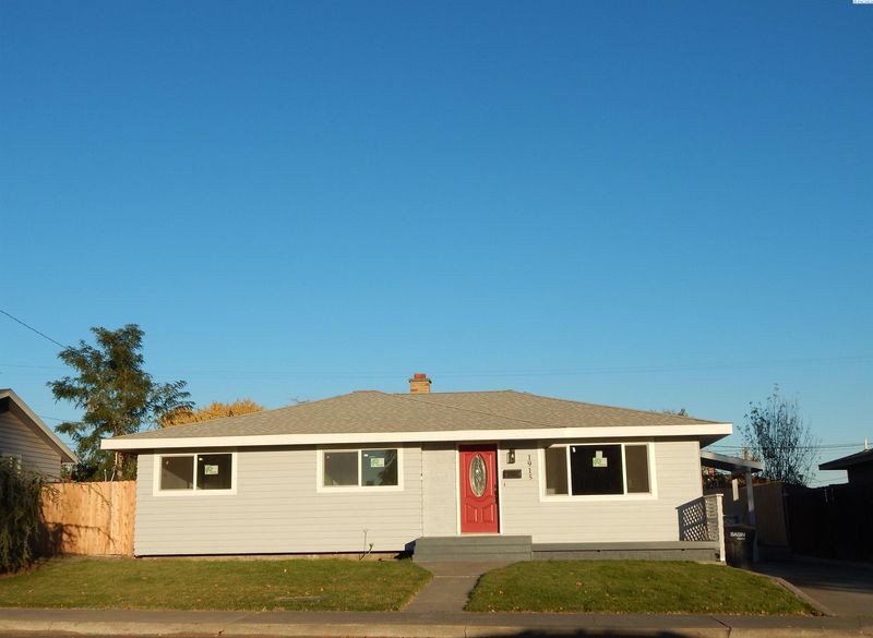 1915 N 19th Ave, Pasco, WA 99301