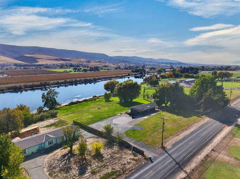 142103 W North River Rd, Prosser, WA 99350